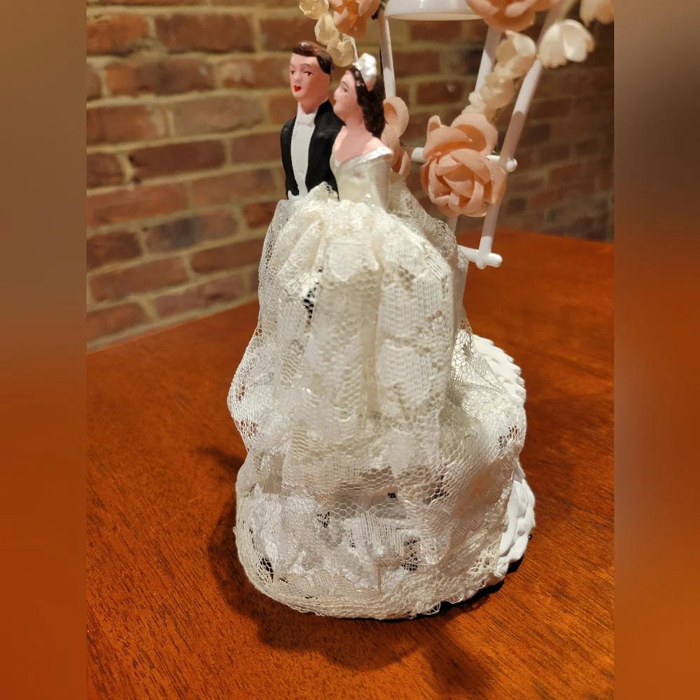 Vintage 1940's Bride & Groom Wedding Cake Topper Prestine Chalkware